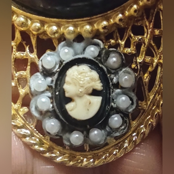 Vintage Clip-on Gold & Black Earrings - Picture 3 of 14